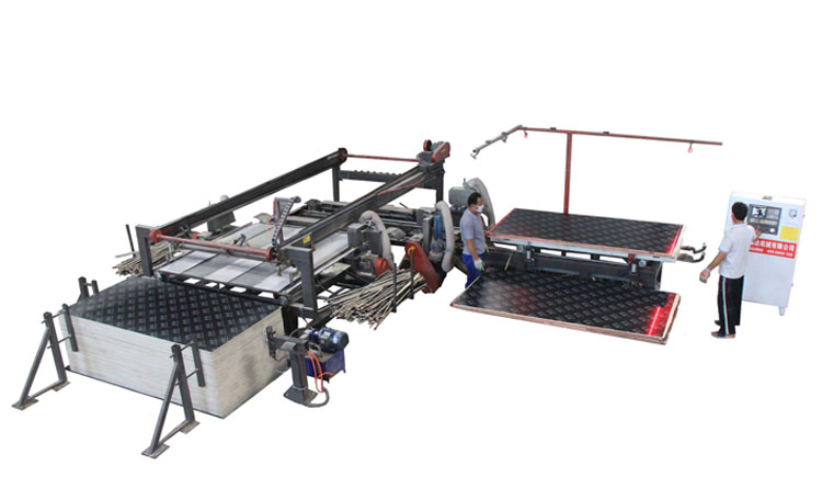 Automatic template edge sawing machine